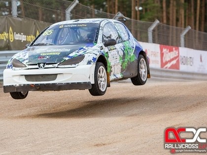 Ar sīvām un aizraujošām cīņām noslēdzies Latvijas Rallijkrosa čempionāta 1.posms