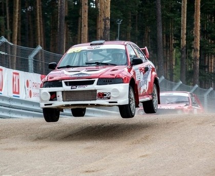 Rallijkrosa čempionāta 2. posmā jaunas automašīnu klases un drifta šovs