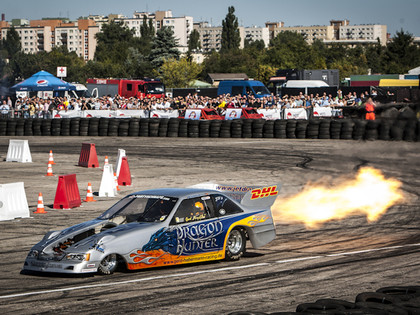 15 000 Zs dragreisa spēkrats priecē skatītājus Inter Cars Motor Show (VIDEO)