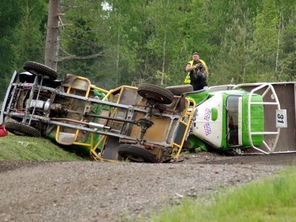  Latvieši sarūpē skarbu šovu smago auto posmā Igaunijā (VIDEO)