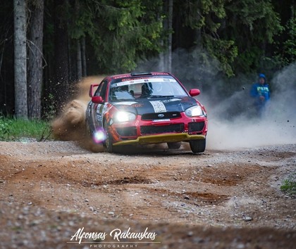 'Rally Liepāja' rallijsprinta ieskaitē sīvā cīņā triumfē Putniņš/Puriņš