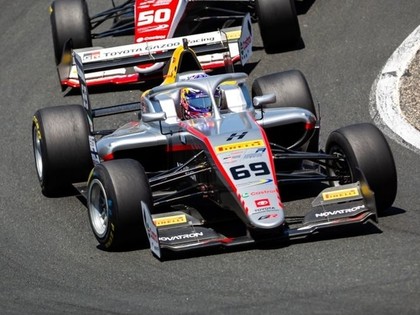 Rovanpera formulu sacensībās piedzīvo avāriju (VIDEO)