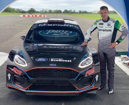 Jānis Baumanis aizvada testus ar jauno 'Ford Fiesta R5' un apmeklē M-Sport rūpnīcu 