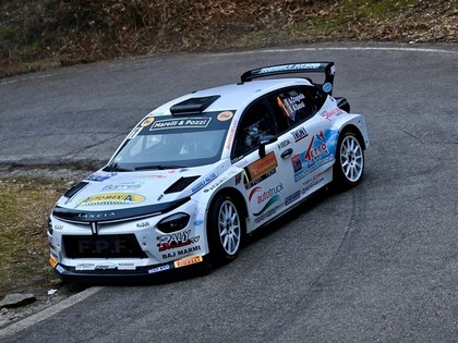 Pieredzējušais itāļu braucējs izcīna pirmo uzvaru ar jauno Lancia (VIDEO)