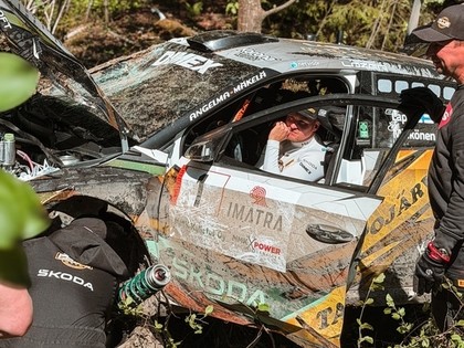 Pēc avārijas un milzu darba garāžā Lapi gatavs cīņai Somijas rallija klasikā (VIDEO)