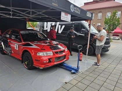 No skriešanas dopā līdz ātrākajam laikam klasē: Blūma neparastais stāsts Somijas rallijā
