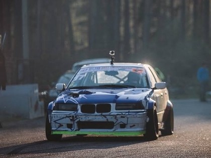 Trillera cienīgā cīņā ar aizlienētu auto par Latvijas drifta čempionu kļūst Ulass (VIDEO)
