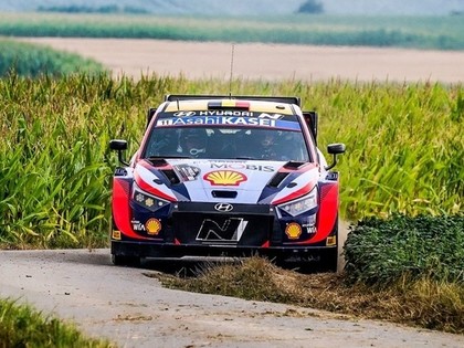 Pēc Rovanperas avārijas vadību Beļģijas WRC pārņem Noivils