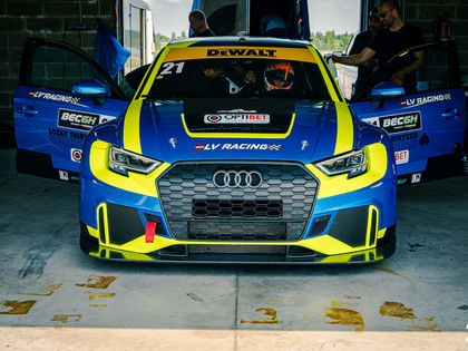 Valters Zviedris testē jauno Audi 'RS 3 LMS' un uzrāda iespaidīgu laiku (VIDEO)