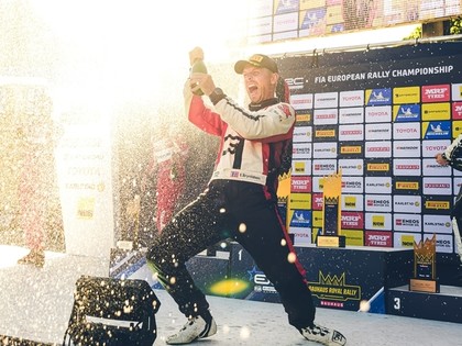 Rallija komentētājs Brinildsens uzvar Zviedrijas ERČ posmā (VIDEO)