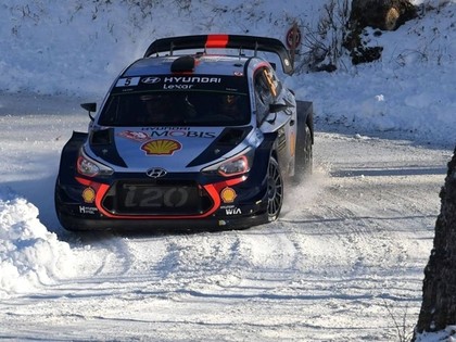 Montekarlo rallija vadībā Noivils, Mīkem un Hanninenam neveiksmes