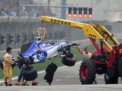 Ķīnas F1 uzvar Hamiltons, itāļu sportistam otro dienu pēc kārtas smaga avārija