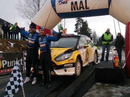 Norvēģijas rallijā uzvar Ostbergs, Grjazinam pēc lieliska sākuma rallijs beidzas kupenā