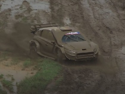 Dubļi, pārsistas riepas un Evansa izstāšanās – Kenijas WRC rallijs apgriežas kājām gaisā