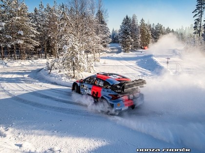 Zviedrijas WRC maršrutā jauni izaicinājumi un braukšana pa aizsalušu ezeru