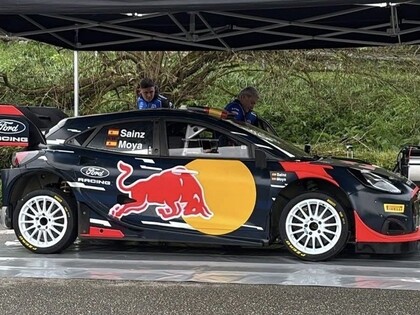 Karloss Sainss rallija faniem sarūpē pārsteigumu