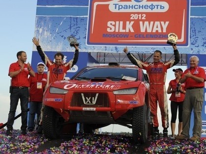 Rallijreidā Zīda Ceļš finišu sasniedz trīs latviešu ekipāžas