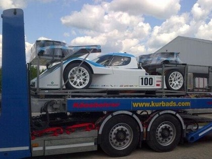 Dambja superauto uz ASV dosies pasažieru lidmašīnas bagāžas nodalījumā