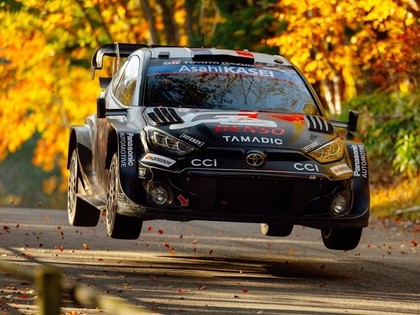 Ožjē un Evans turpina fantastisko cīņu par uzvaru, Katsutam sāpīga neveiksme (VIDEO)