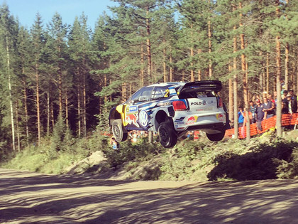 Latvala uzvar Somijas WRC testa ātrumposmā un grasās ieiet vēsturē (VIDEO)