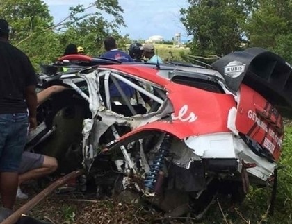 Rallija ekipāža izdzīvo pēc šaušalīgas avārijas pie apmēram 185 km/h liela ātruma