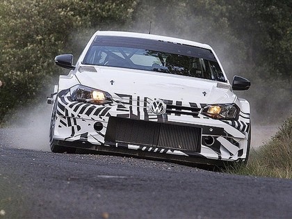 VW aizvada pirmos testus ar jauno 'Polo GTI R5'