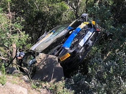Sesks un viņa konkurents pēc piedzīvotajām avārijām Korsikas WRC neturpinās (VIDEO)
