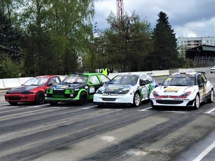 Latvijas rallijkrosa čempionāts sākas ar neprognozējamām cīņām