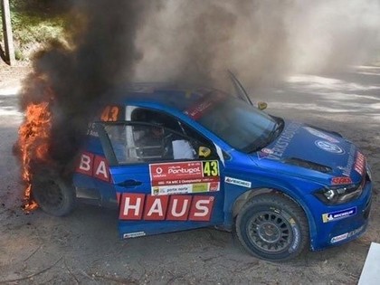 Portugāles WRC rallijā aizdegas divi 'Volkswagen Polo R5'