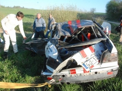 Danam Leščam testa posmā avārija, rallijs 'Kurzeme' pilotam beidzies (FOTO)