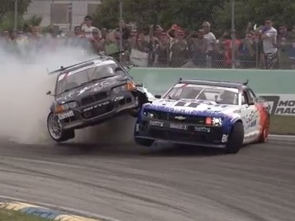 Formula Drift posmā lidojoši BMW un degošas riepas (VIDEO)