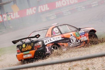 PRO drifta treniņā dūmi un sadursmes