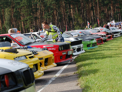 Avārijas, čempioni un atgriešanās - Latvijas drifta sezonas spilgtākie mirkļi. I daļa (FOTO)