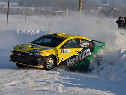Lidojošā Honda jeb labākās līdzjutēju fotogrāfijas no rallija Sarma