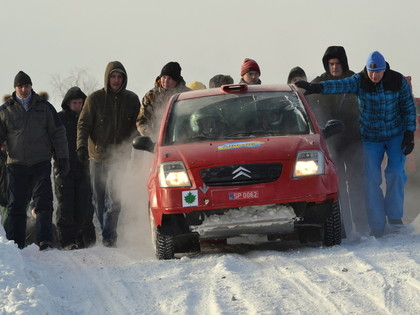 Ar aukstumu un sniegu ilgi gaidītā Latvijas rallijsprinta sezona ir klāt (VIDEO)