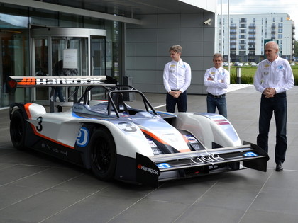 Dambis un 'Drive eO' prezentē 1367 Zs jaudīgo Paikspīkas elektroauto (FOTO)