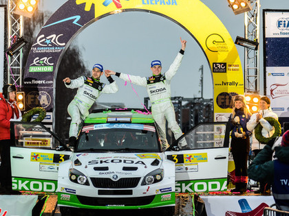 'Rally Liepāja' uzvarētājs Grieķijas rallija treniņā izmanto urbja palīdzību (FOTO)