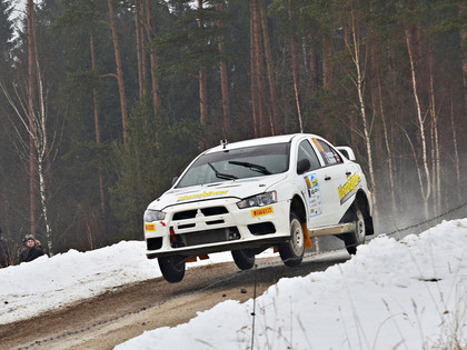 Pēc diviem ātrumposmiem Sarmas rallija vadībā atrodas igaunis Rainers Aus 