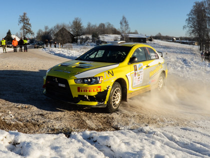 Alūksnes rallijsprintā bargā salā uzvaru svin Vorobjovs, Plangi avārija (FOTO)