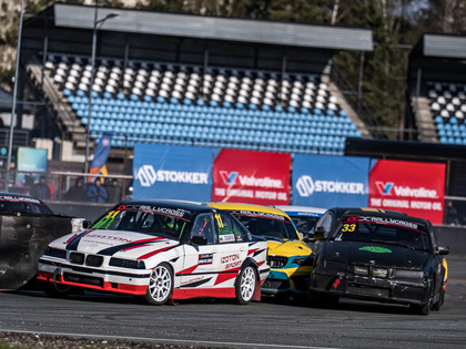 Ar 87 sportistiem no septiņām dažādām valstīm atklāta rallijkrosa sezona Rīgā