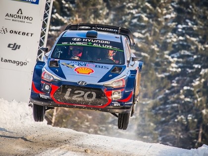Noivils uzvar Zviedrijā un kļūst par WRC čempionāta līderi, Ožjē izmanto viltību