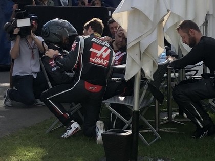 Jauno F1 sezonu ar uzvaru sāk Fetels, Haas komandai neveiksme un naudas sods