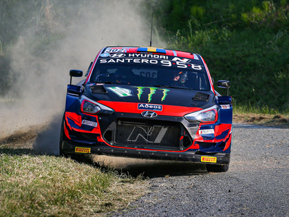 Solbergs Itālijas rallijā ar 'Hyundai i20 Coupe WRC' pārspēj Tanaku (VIDEO)