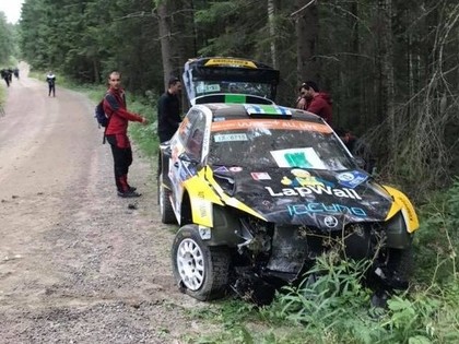 Debija ar jauno 'Škoda Fabia R5 evo' beidzas ar avāriju (VIDEO)