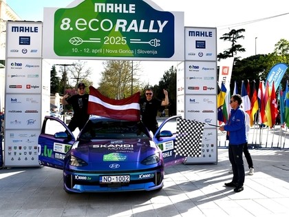 Caune/Svencis piedzīvo ugunskristības un debitē pasaules kausā elektroauto rallijā
