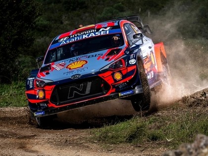 Sordo izmanto lielisko starta pozīciju un kļūst par Sardīnijas WRC līderi