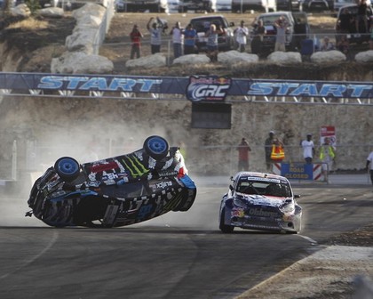 Bloks jauno 'Global Rallycross' sezonu sāk ar kūleni (VIDEO)