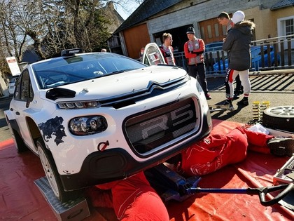 Grjazins uzzina konkurentus WRC2 čempionātā (VIDEO)