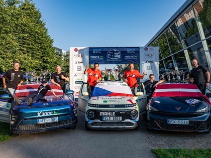 'Rally Latvia' elektroauto rallijā uz goda pjedestāla kāpj divas latviešu ekipāžas