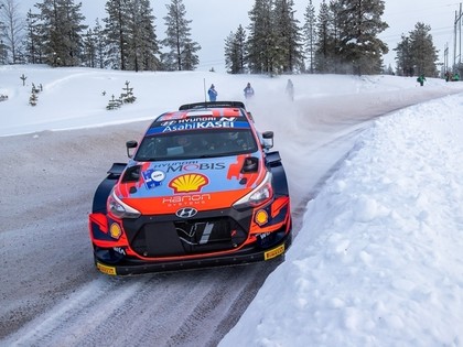 Tanaks Lapzemes WRC palielina pārsvaru, Ožjē pieļauj kļūdu